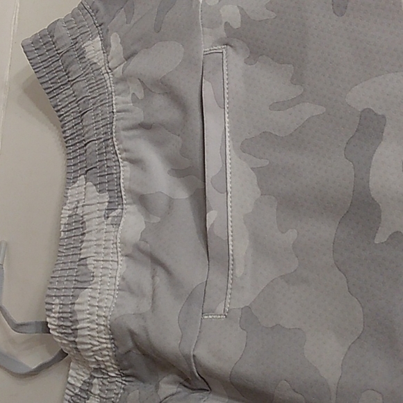 NWT AVIA Brand Women's Camo Slip-on Workout/Running/Commuter Shorts~Large~ - Picture 9 of 12